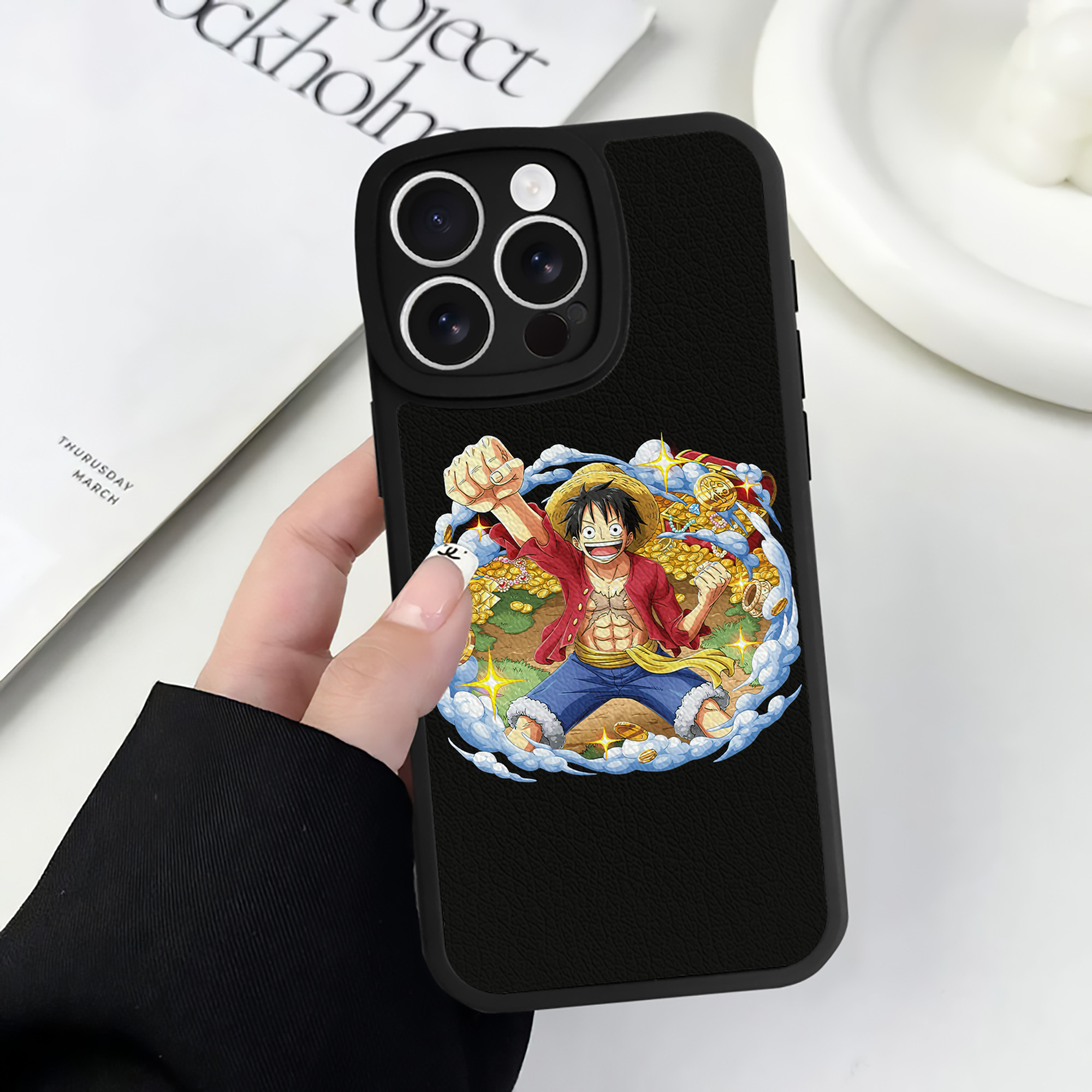 （画像用） ワンピース モンキー・D・ルフィ ONE PIECE Monkey D. Luffy 【iPhone 16シリーズ対応】シリコンスマホケース（レザー調） 材質：シリコン